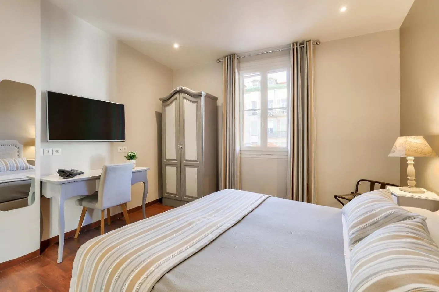 **  Hotel Lepante Nice France